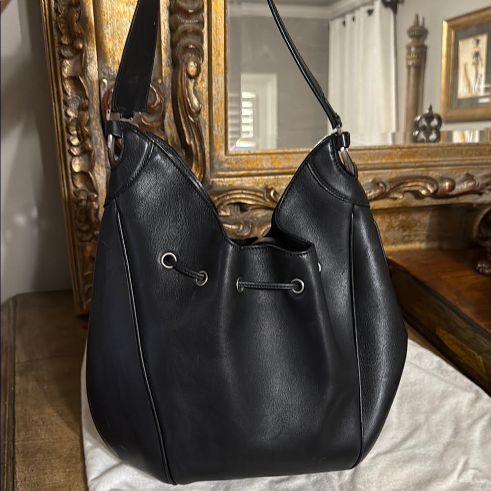 Salvatore Ferragamo Black Leather Hobo Bag with wallet and detachable pouch - Picture 5 of 16